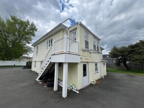 Building Photo - 72 Bristow St