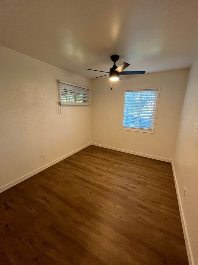 Building Photo - 230 S Murray Ave