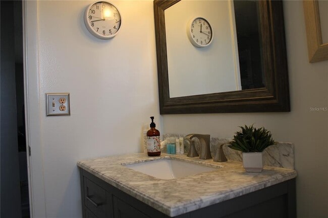 Building Photo - 4240 Ironwood Cir