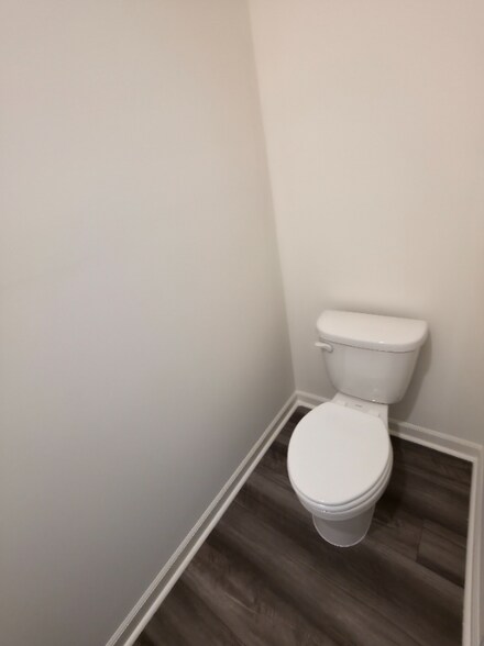 Building Photo - 2062 Gln Xing Dr