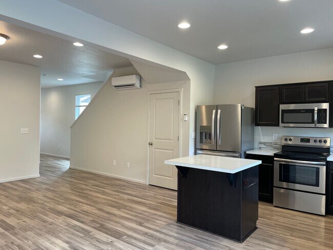 Building Photo - Spacious Vancouver Home in Cul-De-Sac With A Loft & Premium Deck!
