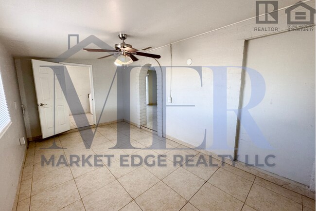 Building Photo - 4Bed/3Bath House at Broadway/Mill Ave! $199 MOVE-IN SPECIAL! Ready for Immediate Move-In! -- RV GATE