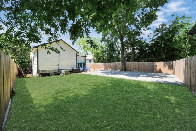 Building Photo - 3025 Drew St