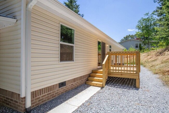 Building Photo - 429 W Sunshine Ln