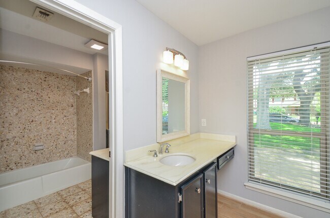 Building Photo - 2103 Winged Foot Dr