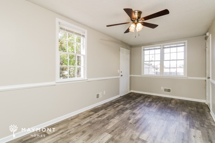 Building Photo - 2104 Hillbeck Dr