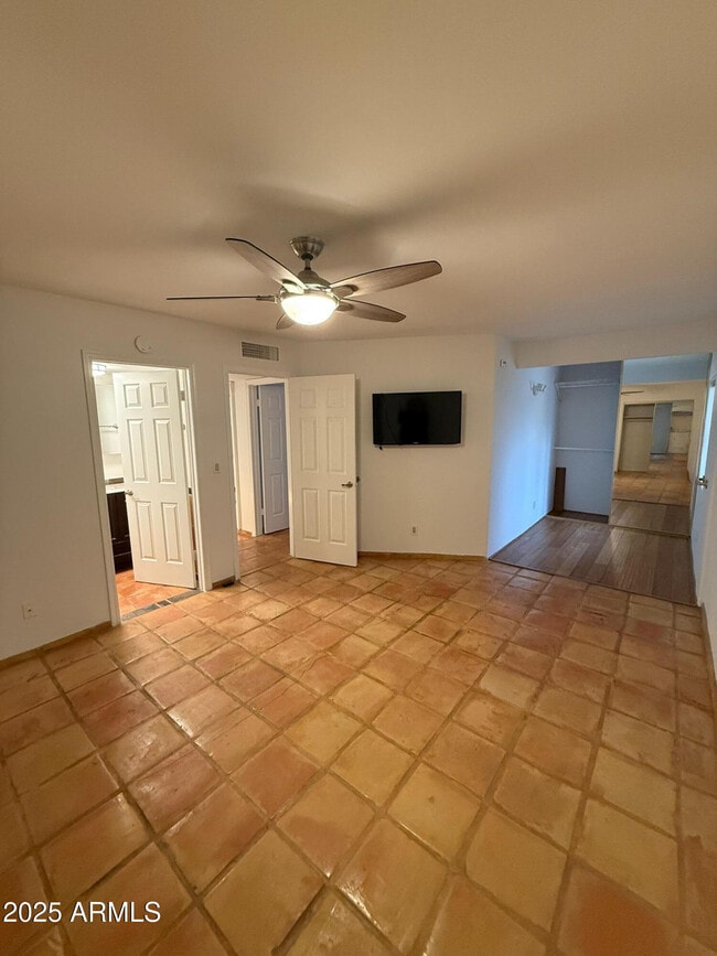 Building Photo - 10854 E Yucca St