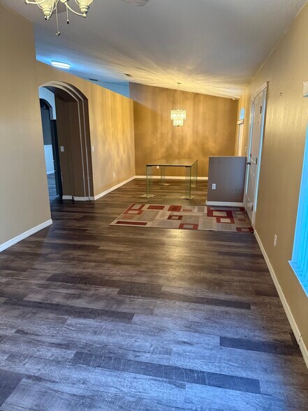 Building Photo - 49 Hemlock Trce