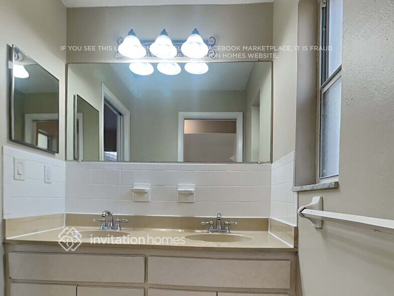 Building Photo - 2991 62nd Ave S