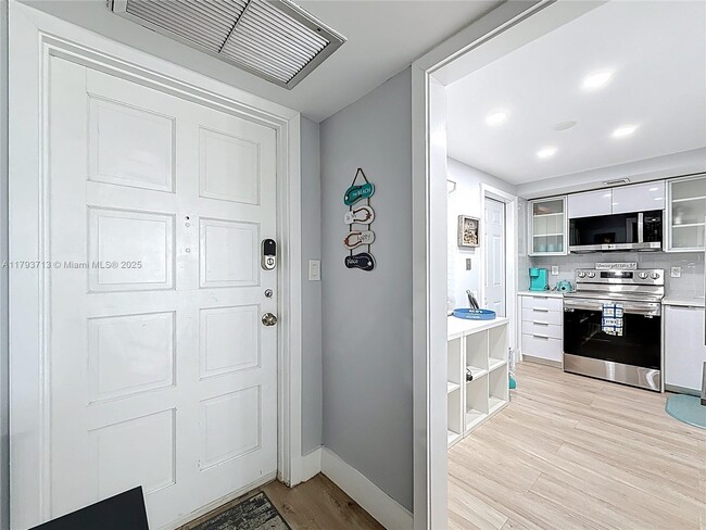 Building Photo - 2671 S Course Dr