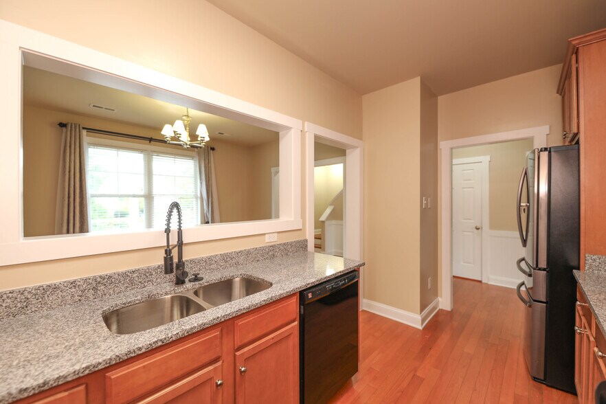 Building Photo - 328 Marquette Ct