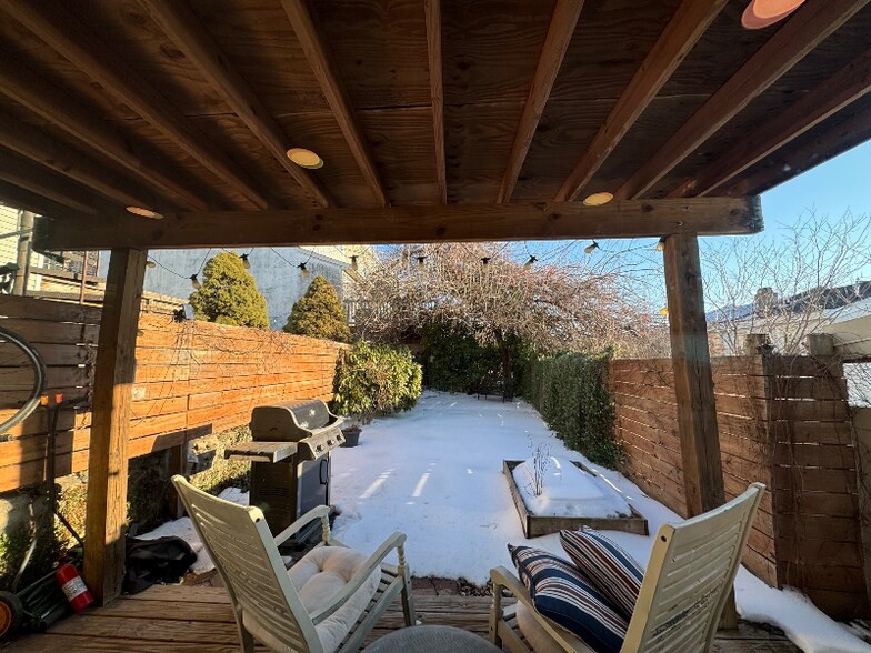 Building Photo - 209 East St