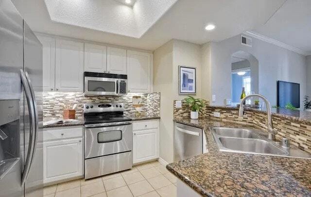 Building Photo - 9253 Regents Rd