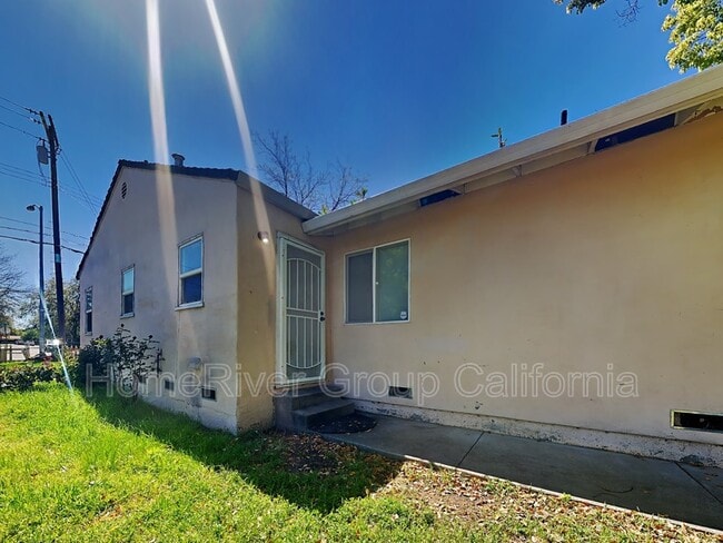 Building Photo - 3887 14th Ave