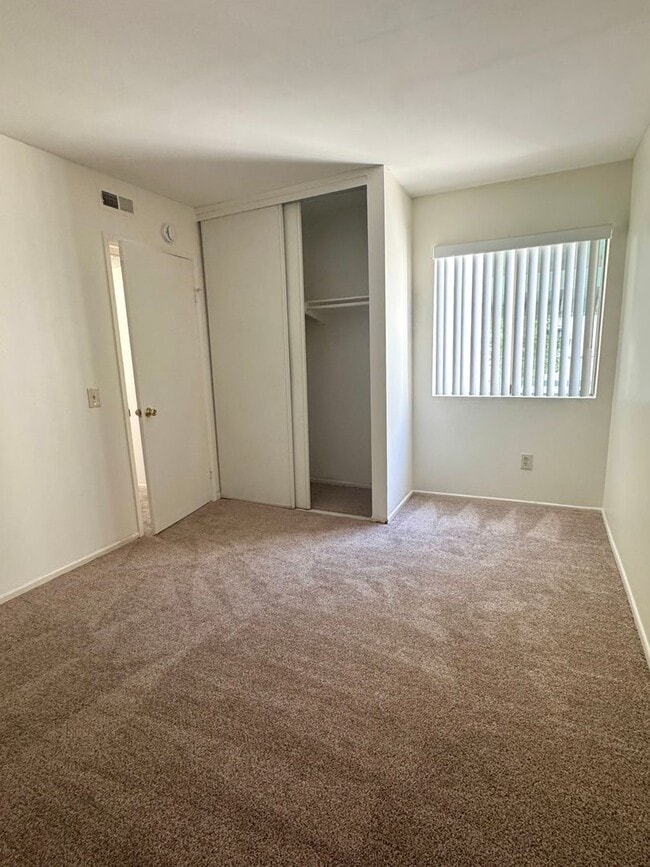 Building Photo - Spacious Upstairs Two-Bedroom 1 & 1/2 Bath...