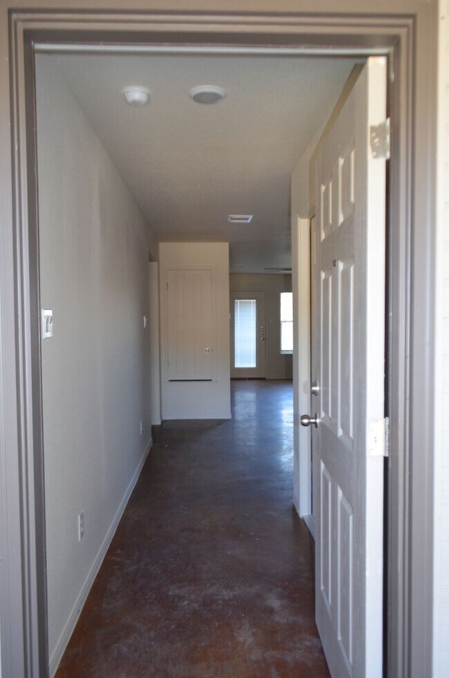 Building Photo - 806 N 3rd St