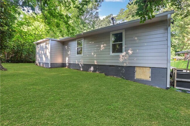 Building Photo - 2466 Old Hapeville Rd SW