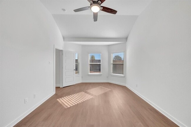 Building Photo - 32455 Sunbeam Dr