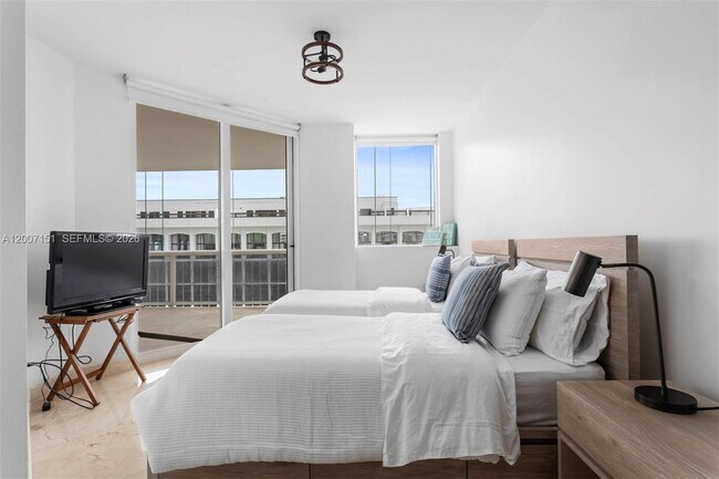 Building Photo - 4779 Collins Ave