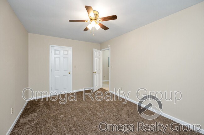 Building Photo - 484 Grey Hill Rd