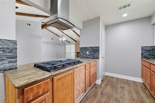 Building Photo - 19818 Packwood Dr