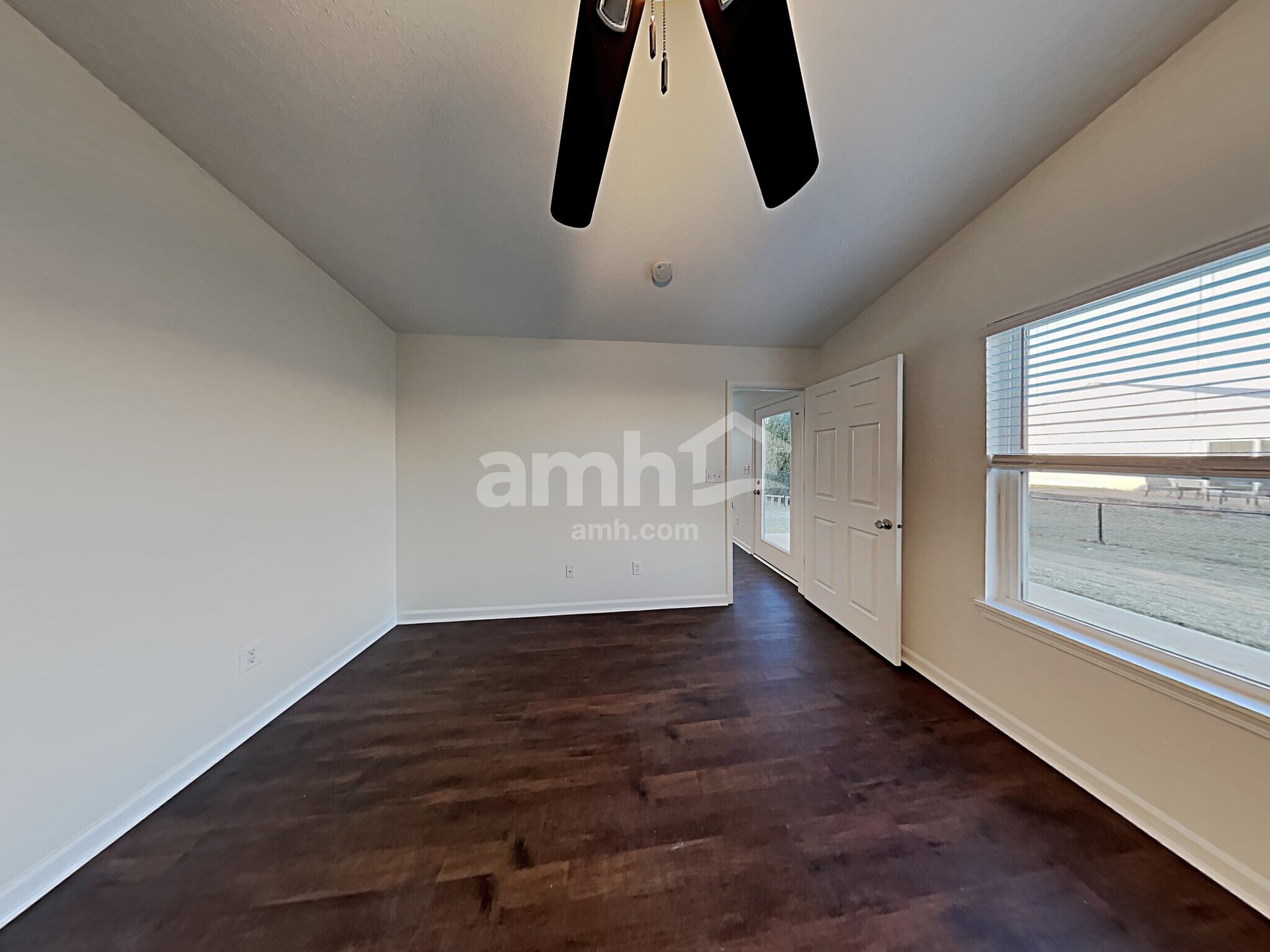 Building Photo - 15425 Dry Creek Rd