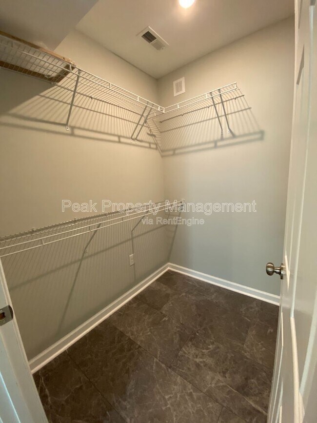 Building Photo - 604 N 32nd St