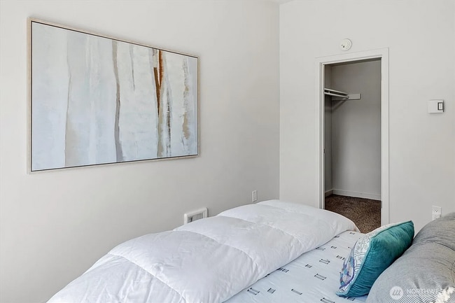 Building Photo - 2 Bed 1.5 Bath Condo Downtown Bellevue