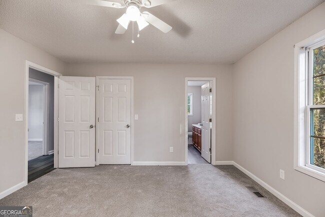 Building Photo - 380 River Trace Dr