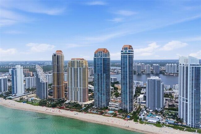 Building Photo - 17901 Collins Ave