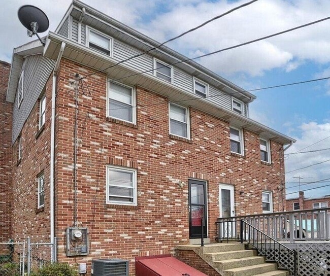 Building Photo - 917 E Fulton St