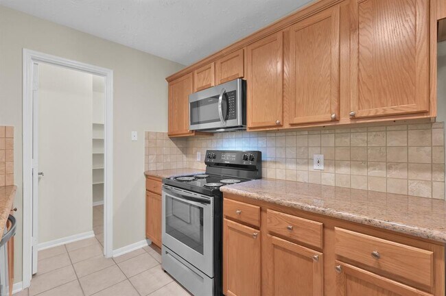 Building Photo - 8051 Bay Branch Dr