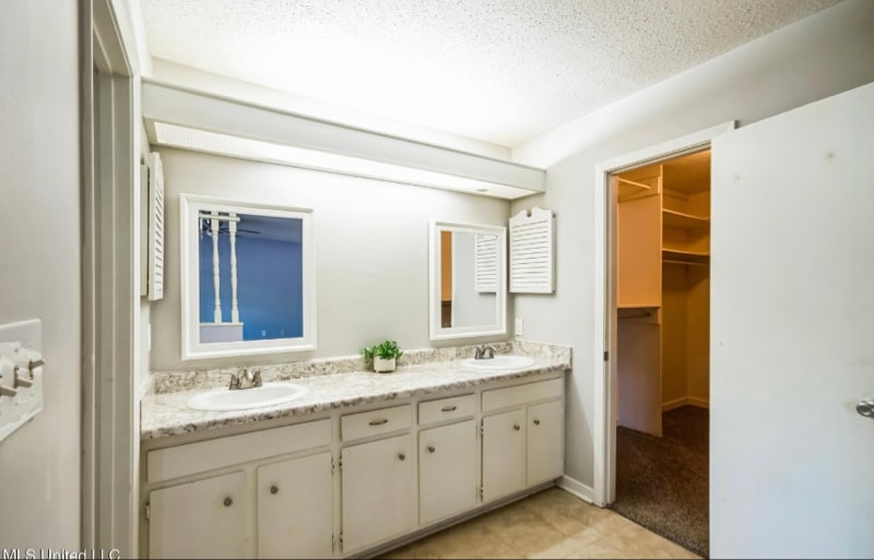 Building Photo - 102 Friars Cove