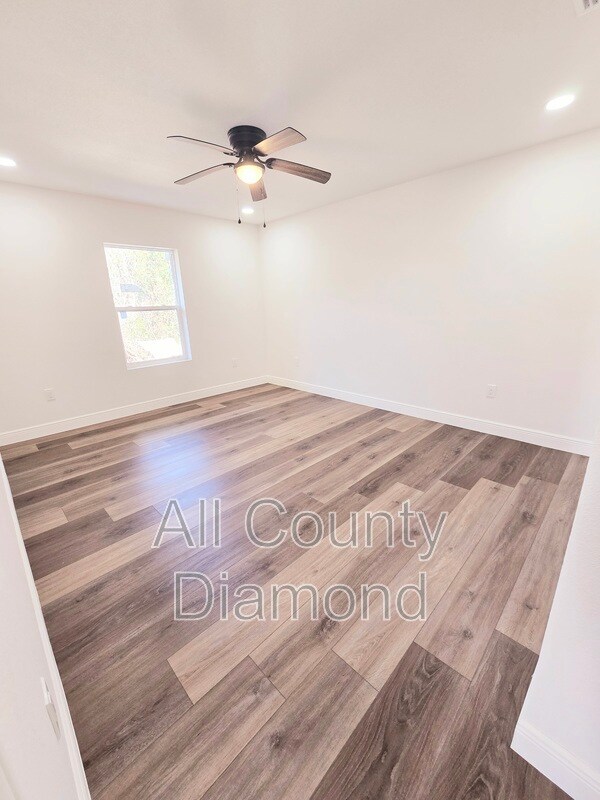 Building Photo - 148 Claire Ave