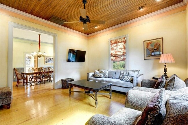 Building Photo - 101 Short St