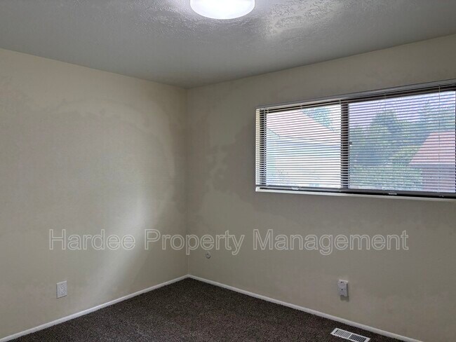 Building Photo - 2106 N 33rd St