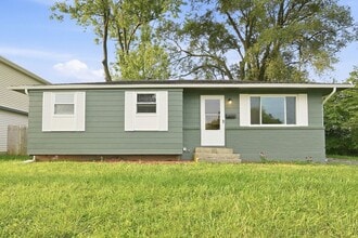 Building Photo - 5233 Fullerton Dr