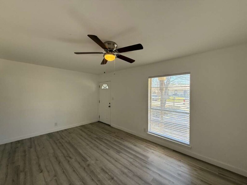 Building Photo - 164 Lost Forest St