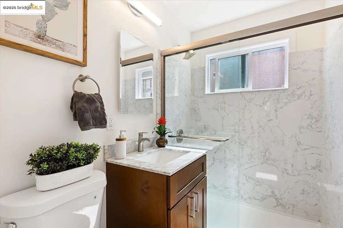 Building Photo - 2846 McGee Ave