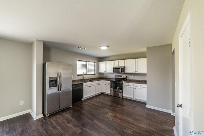 Building Photo - 217 Whitestone Dr NE