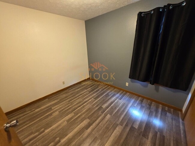 Building Photo - 3BR/2BA in East Side Lexington Farms!