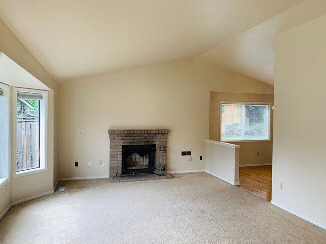 Building Photo - Issaquah 4 bd 3 bath single family house f...