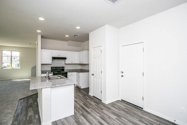 Building Photo - 3Br Home $1799 59th Ave/Broadway