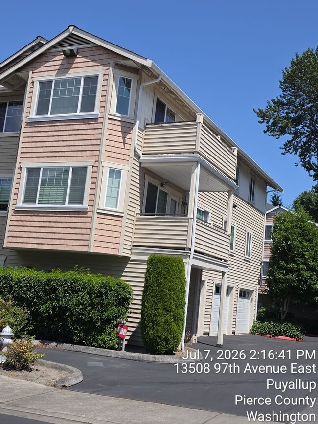 Building Photo - Trio Residences Puyallup condo - 2 bedroom, 2 bathroom with 2 car garage located in gated communi...