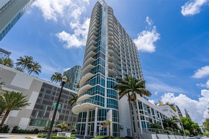 Building Photo - 480 NE 30th St