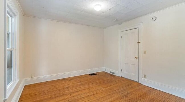 Building Photo - 1179 Lyell Ave