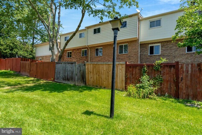 Building Photo - 7065 Leewood Forest Dr