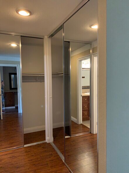 Building Photo - 2602 W Columbine Ave