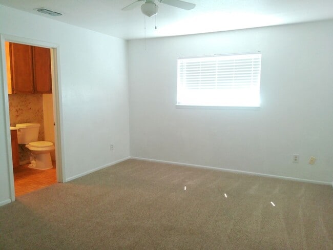 Building Photo - 5725 Crestmore Dr