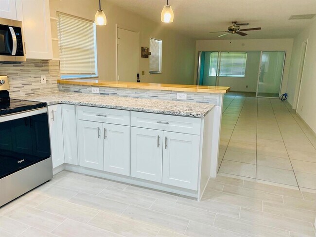 Building Photo - 612 Hummingbird Ln